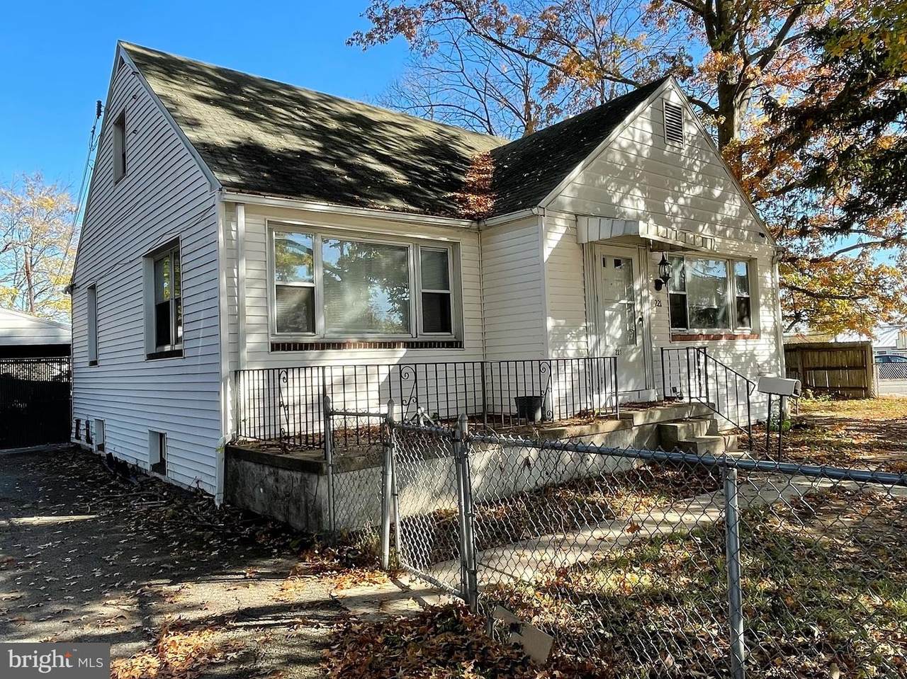 221 King Street - Photo 1