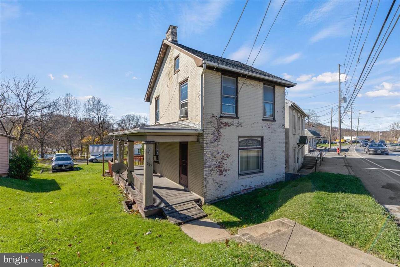 206 Centre Avenue - Photo 1
