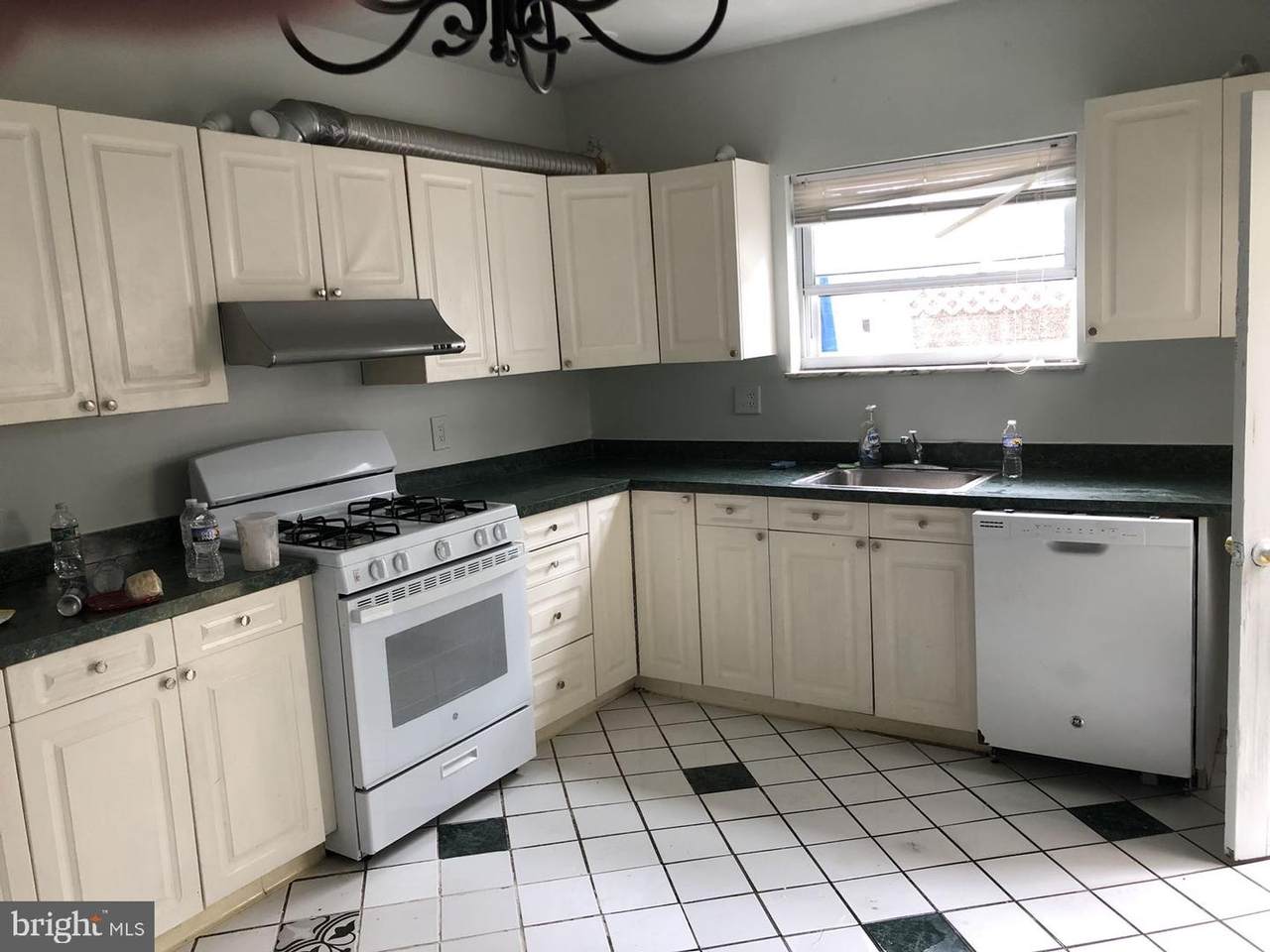2432 9TH Street - Photo 1