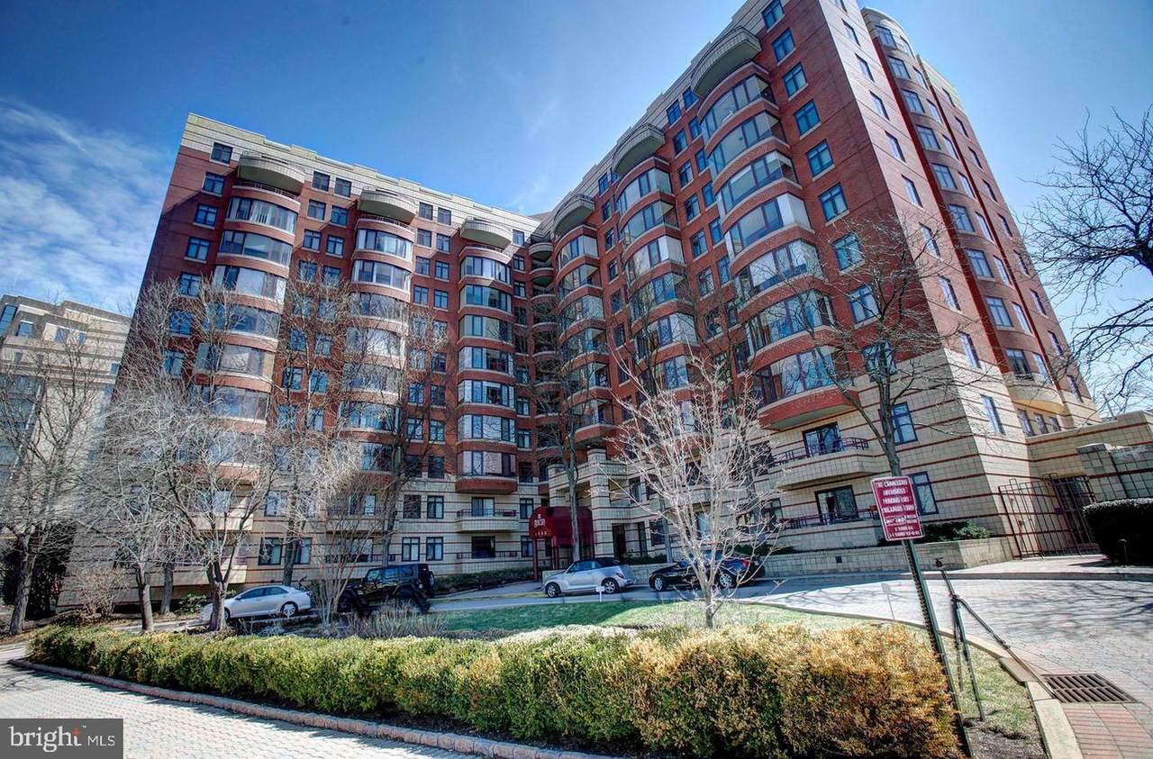 2400 Clarendon Boulevard - Photo 1