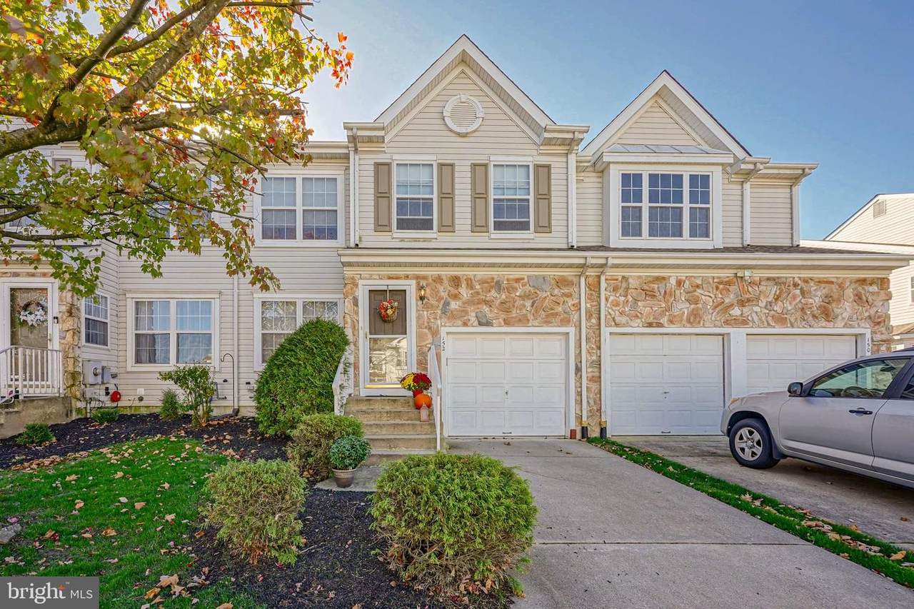 152 Buckingham Way - Photo 1