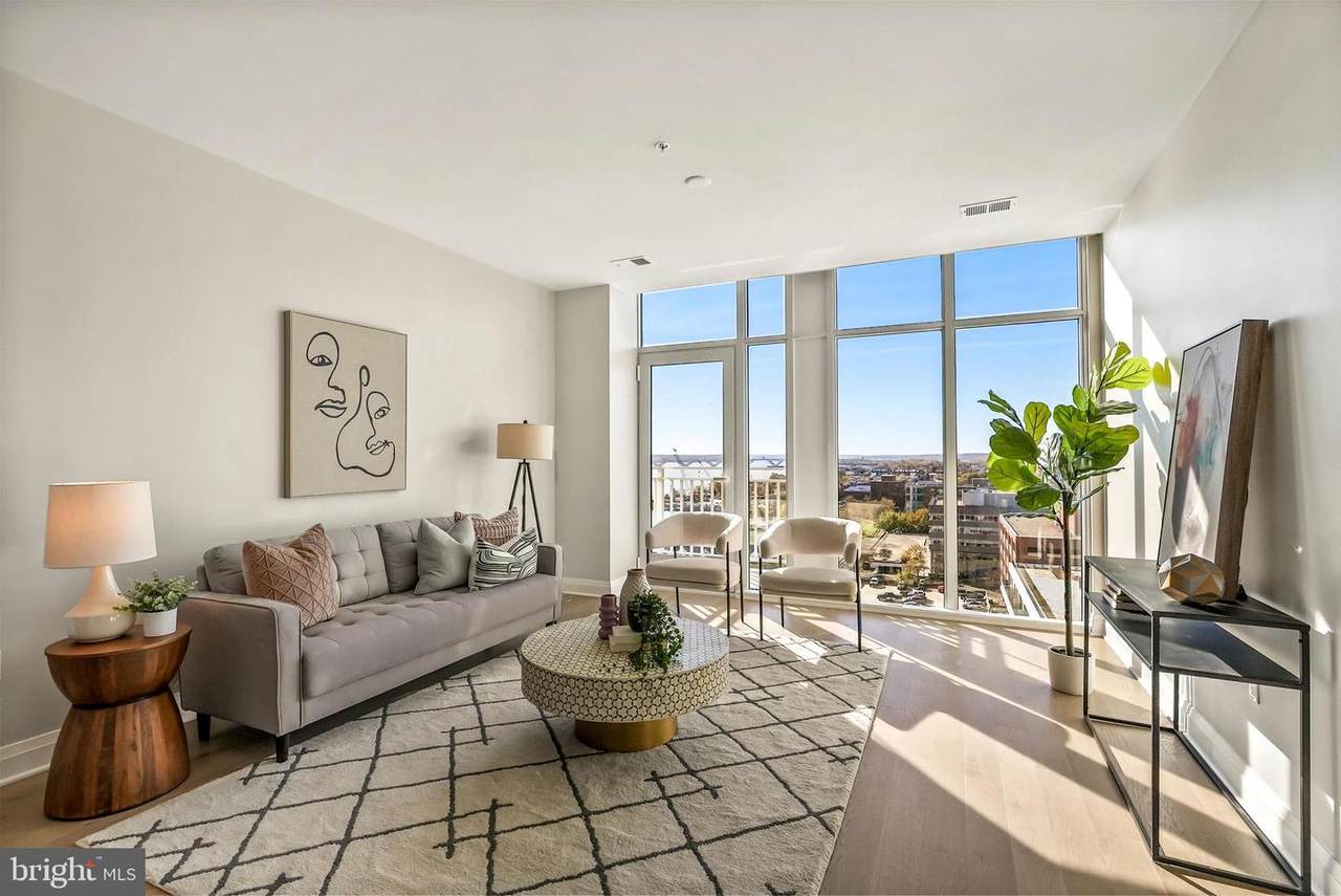 925 N Fairfax Street - Photo 1
