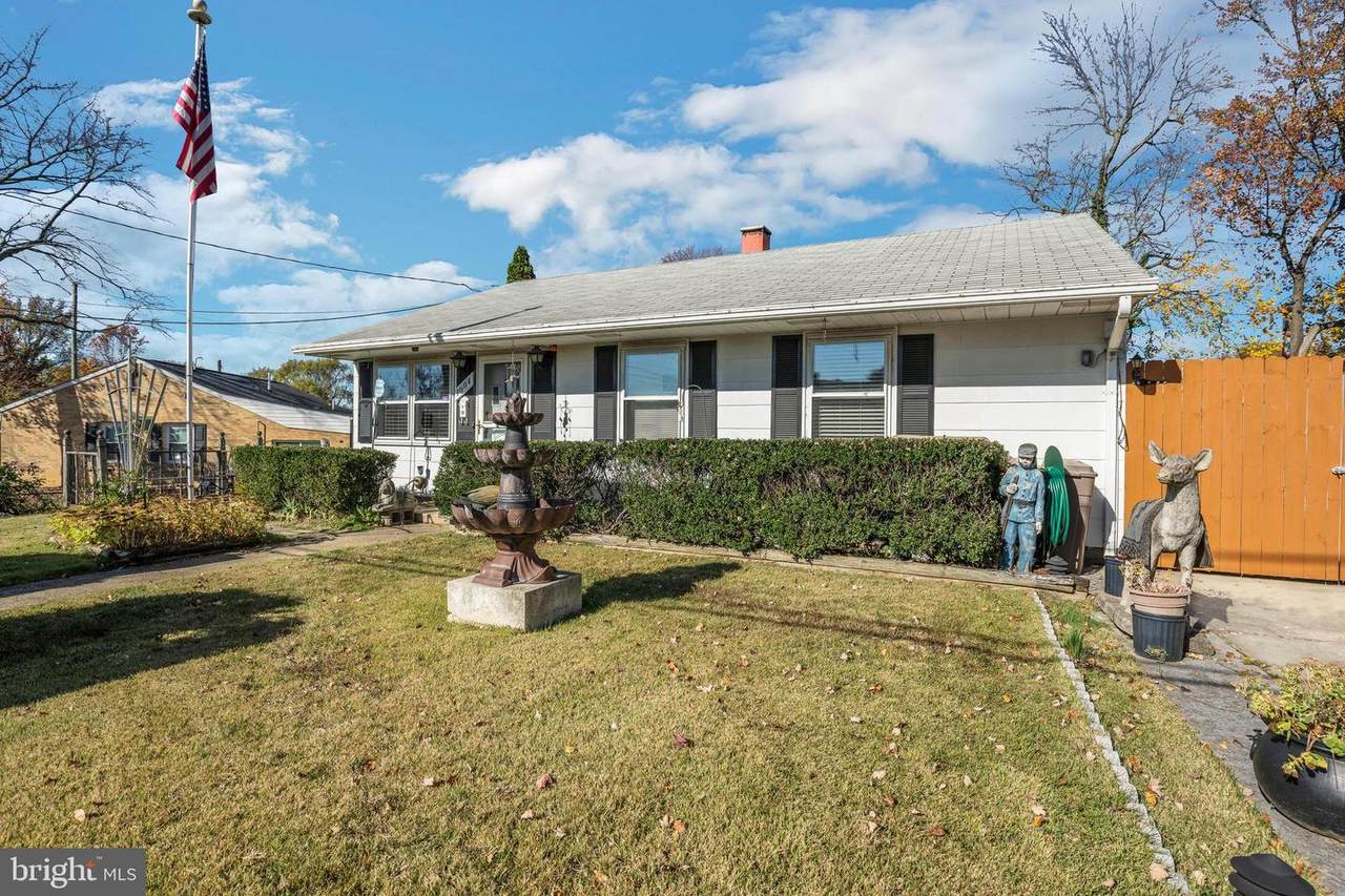 1004 Dumfries Street - Photo 1