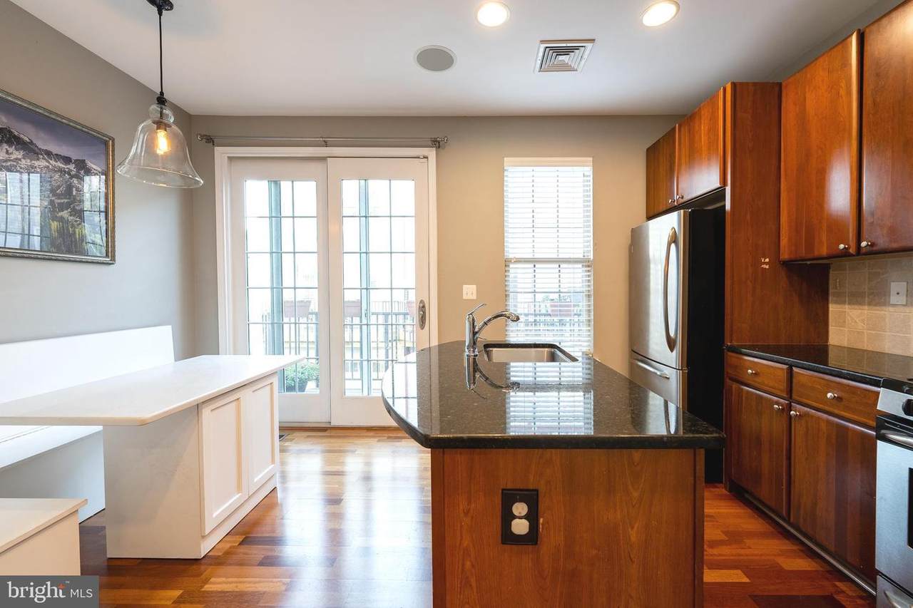 204 Admirals Way - Photo 1
