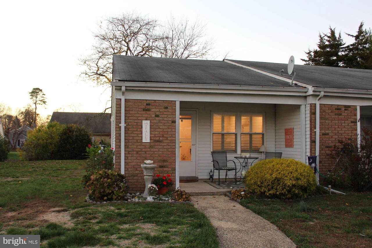 121 Huntington Drive - Photo 1