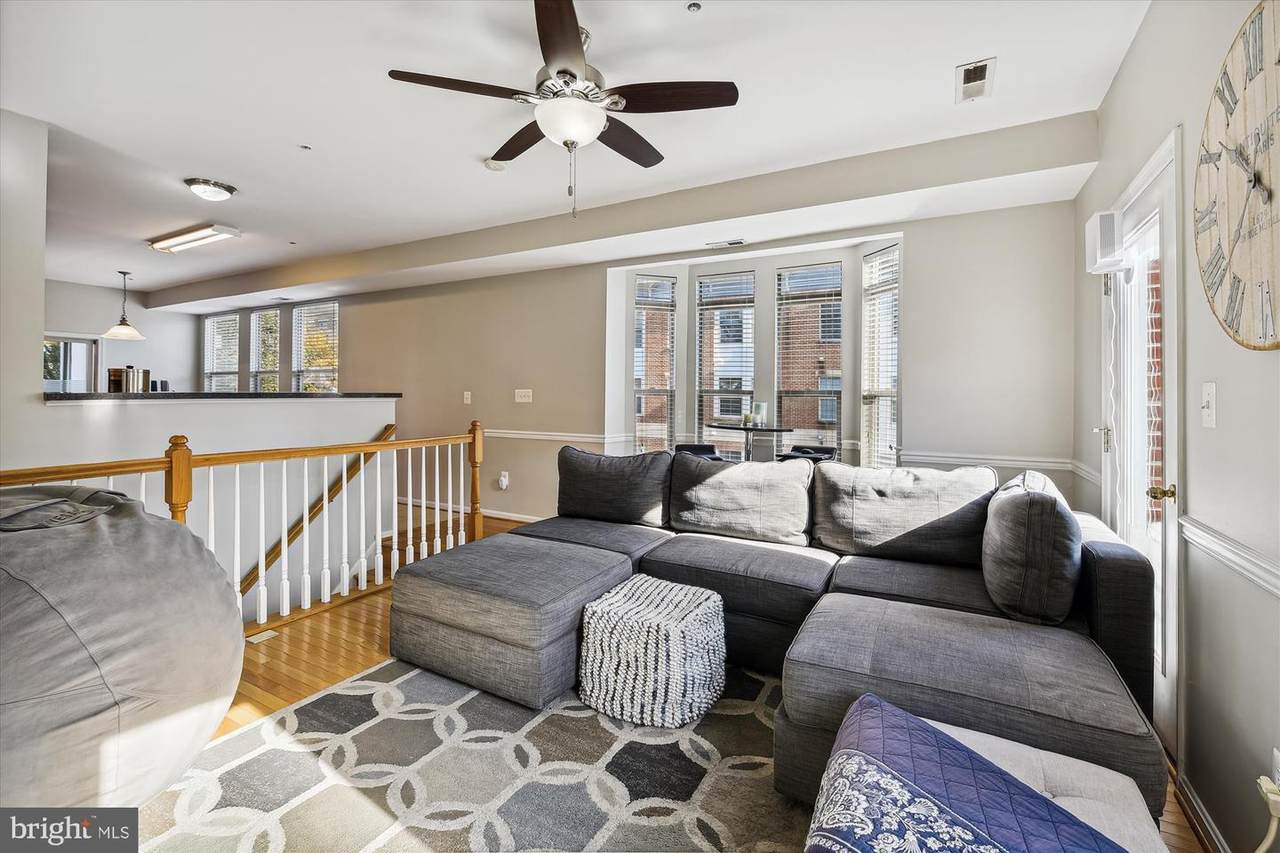 920 Lombard Street - Photo 1