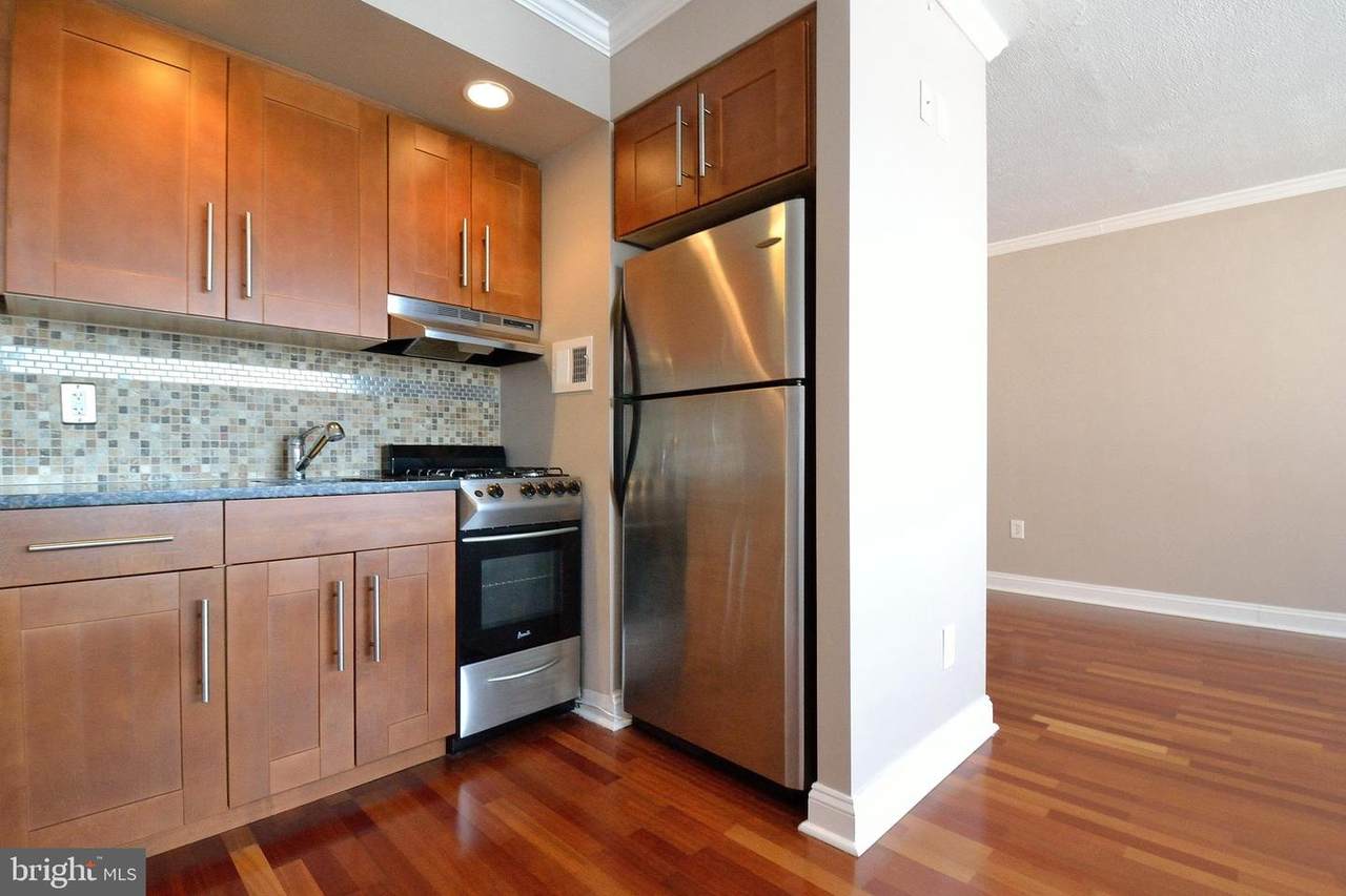 2101 Chestnut Street - Photo 1
