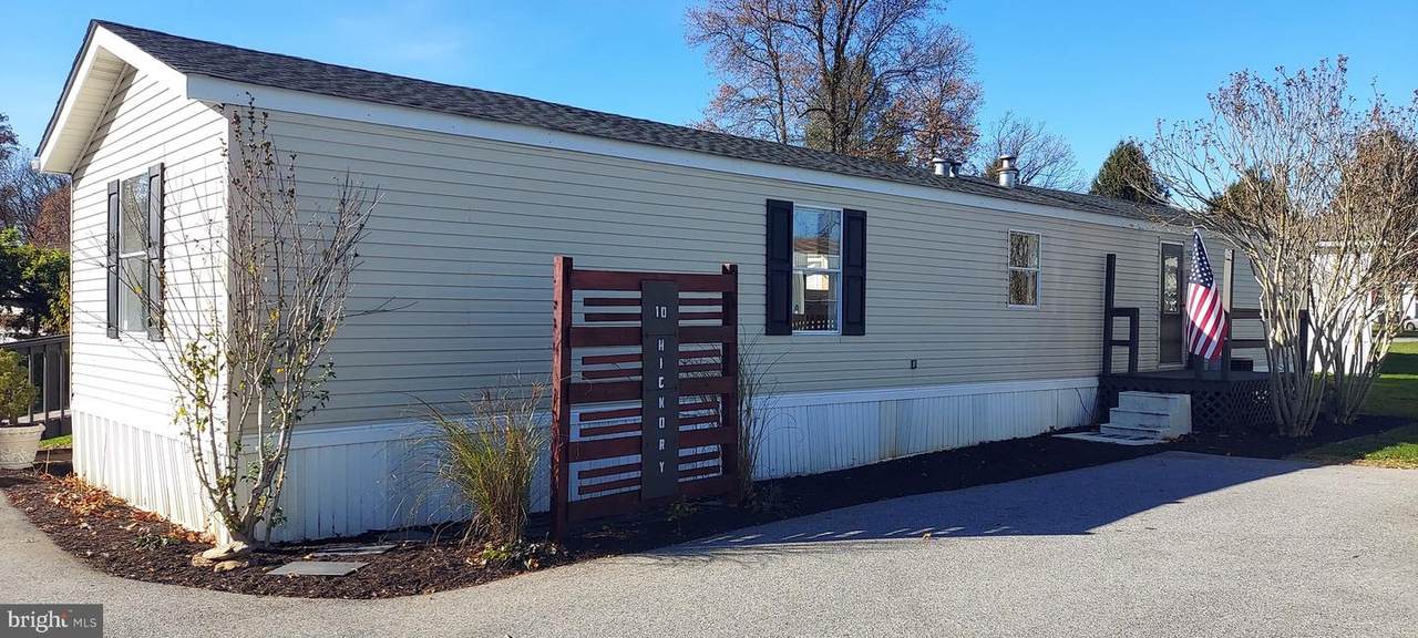 10 Hickory Drive - Photo 1