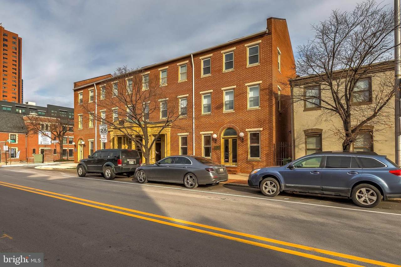 723 Charles - Photo 1