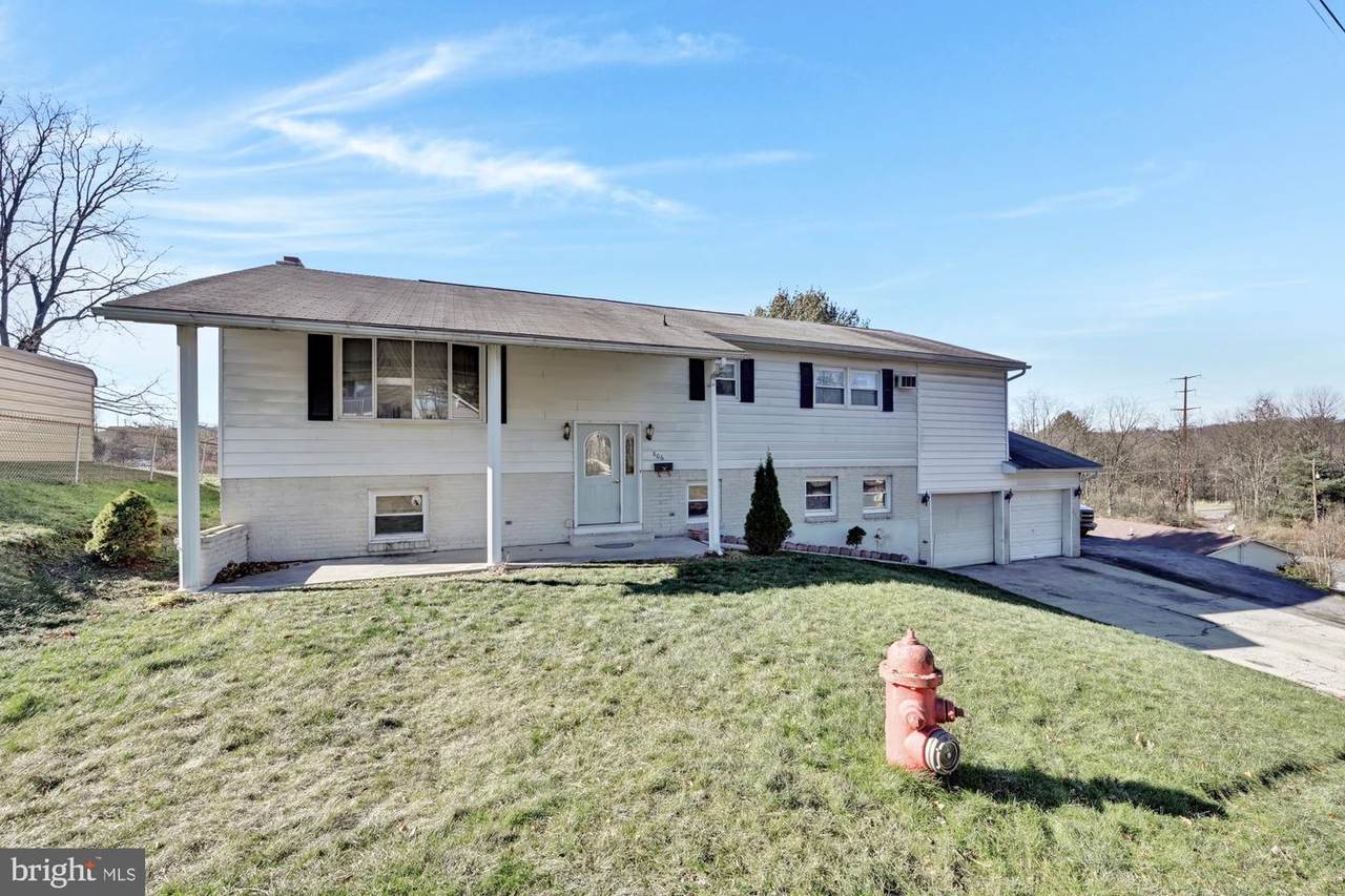 806 16TH Street - Photo 1