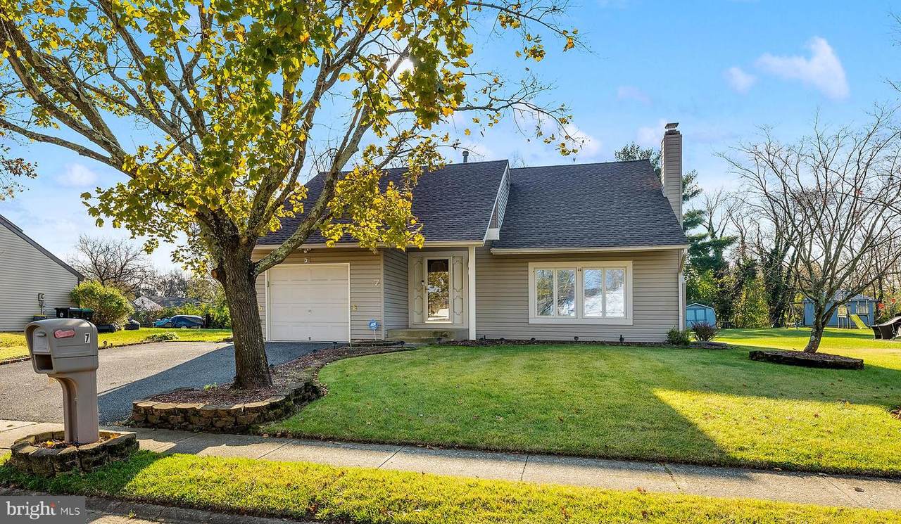 7 Eisenhower Lane - Photo 1