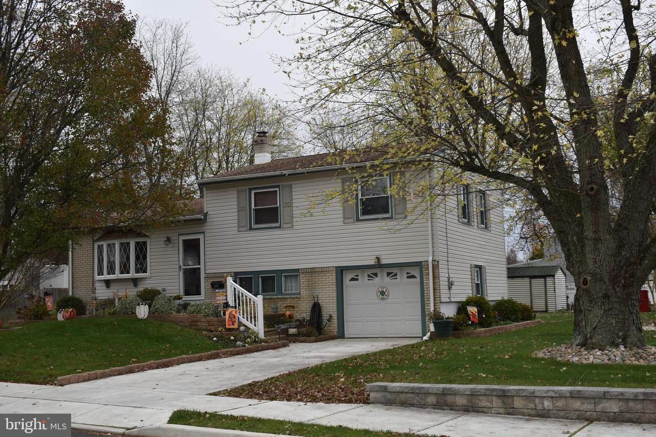 205 Crestwood Avenue - Photo 1