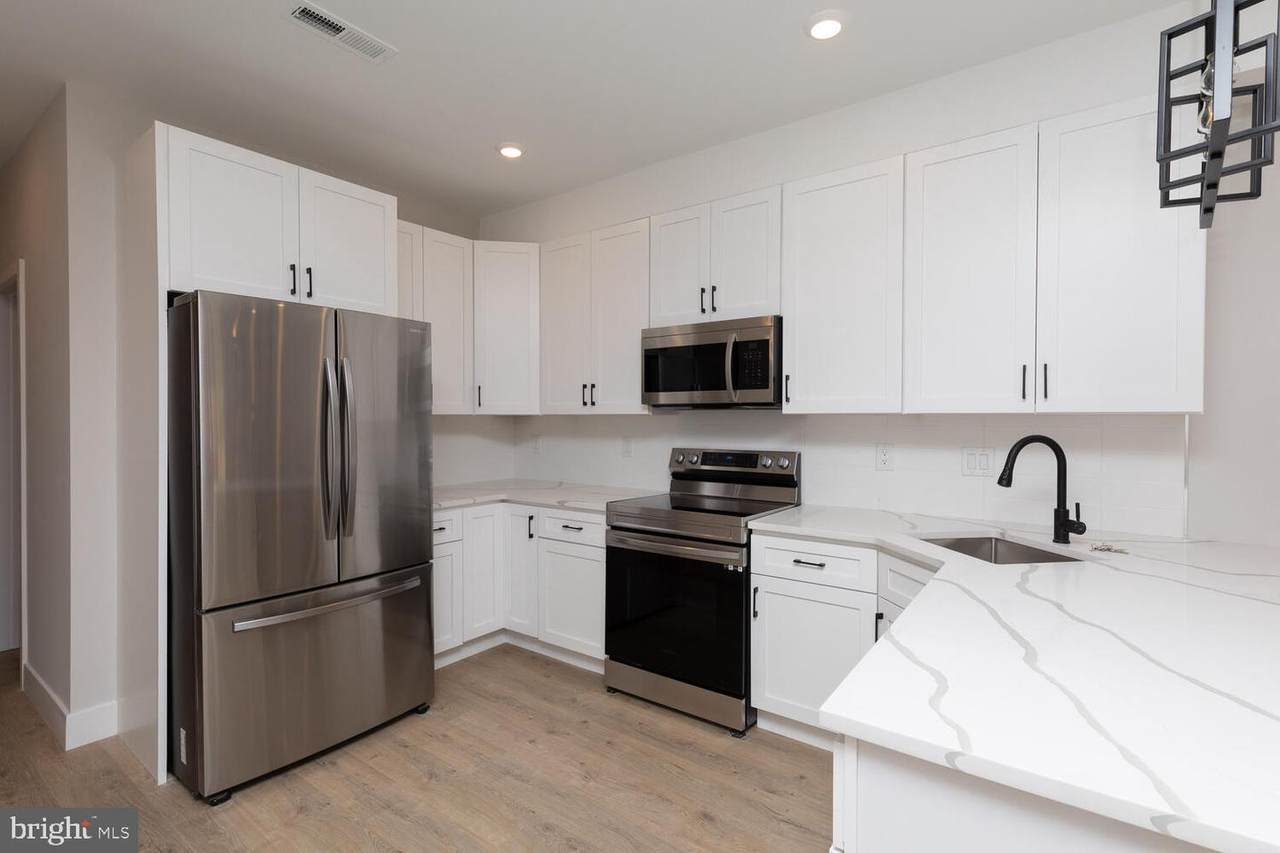 2218 Franklin Street - Photo 1