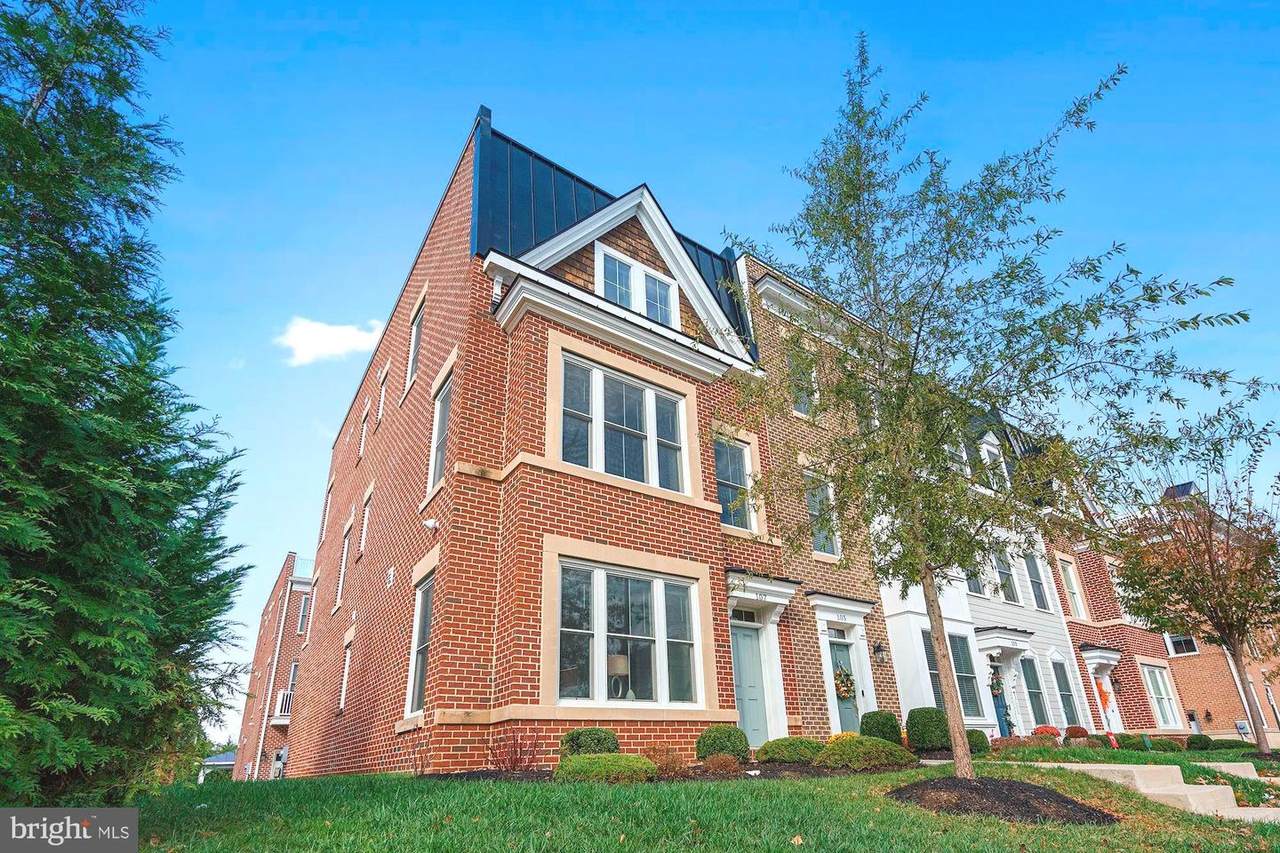 107 Locust Street - Photo 1