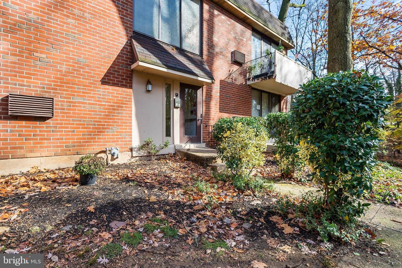 100 Glenolden Avenue - Photo 1