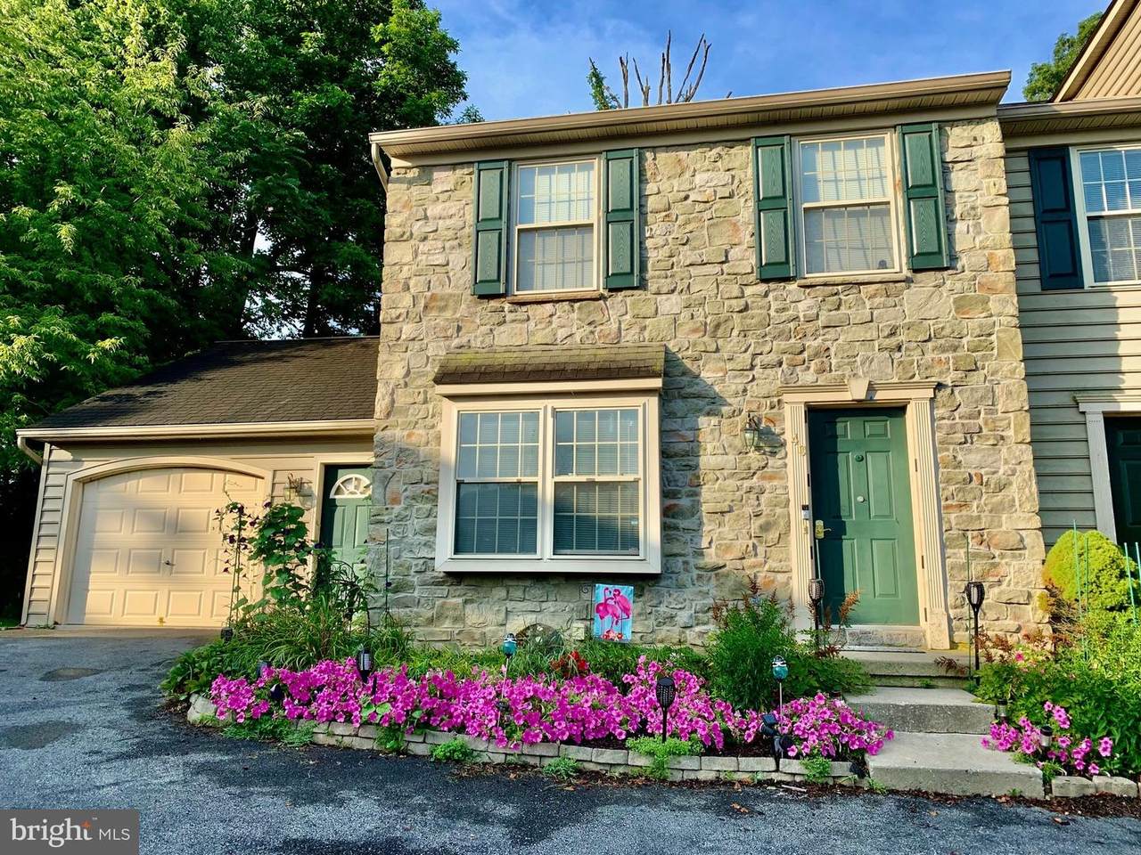40 King Court - Photo 1