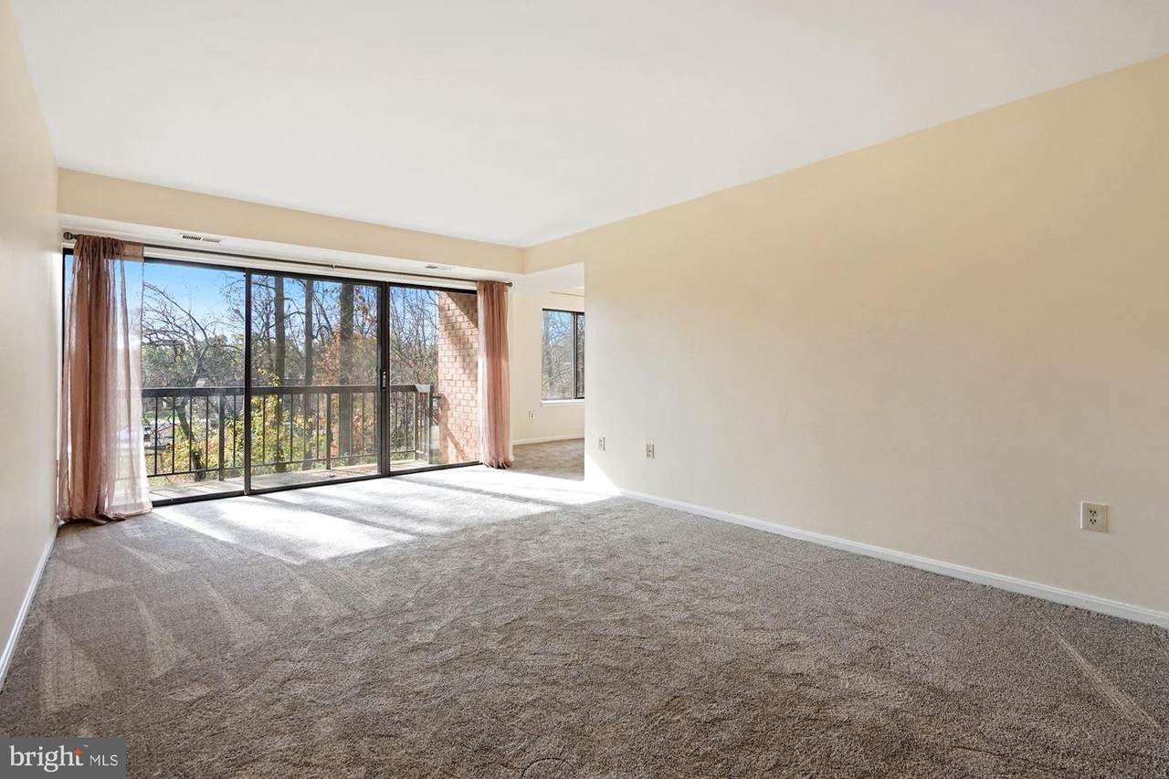 9737 Kings Crown Court - Photo 1