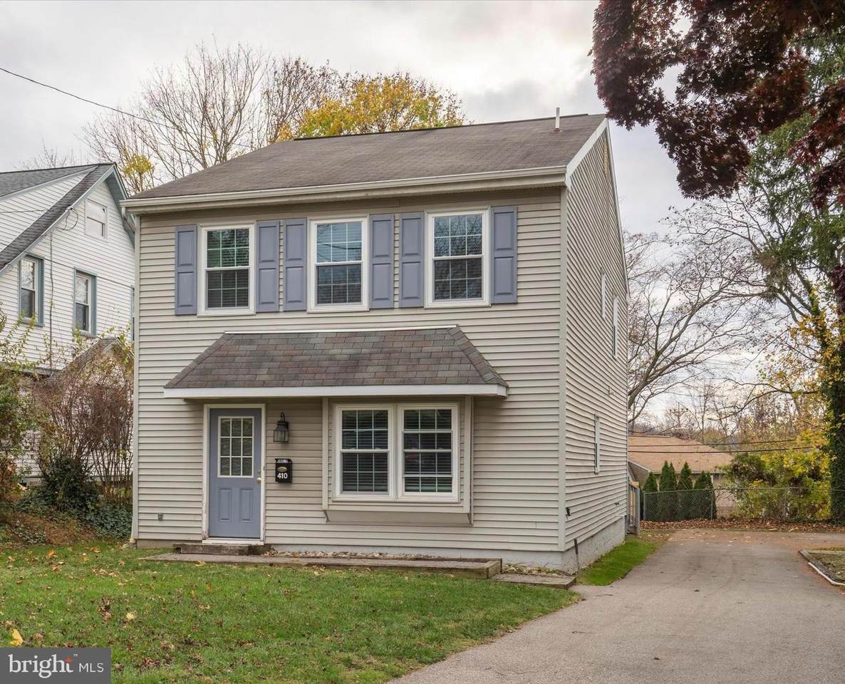 410 Saint Davids Avenue - Photo 1