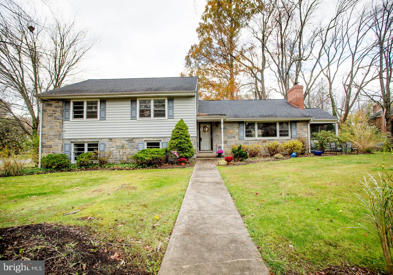 201 Churchill Drive - Photo 1
