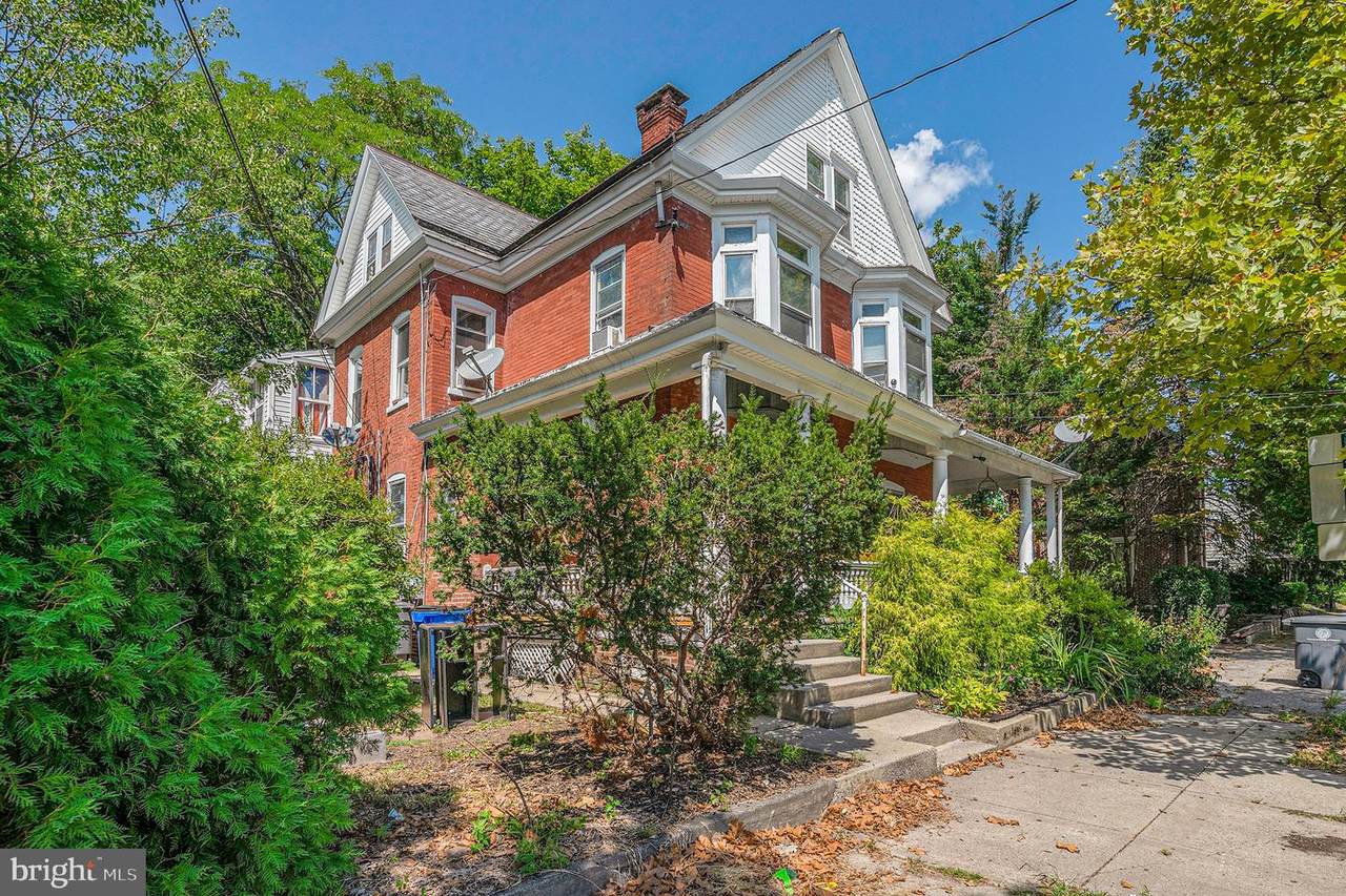817 Charlotte Street - Photo 1