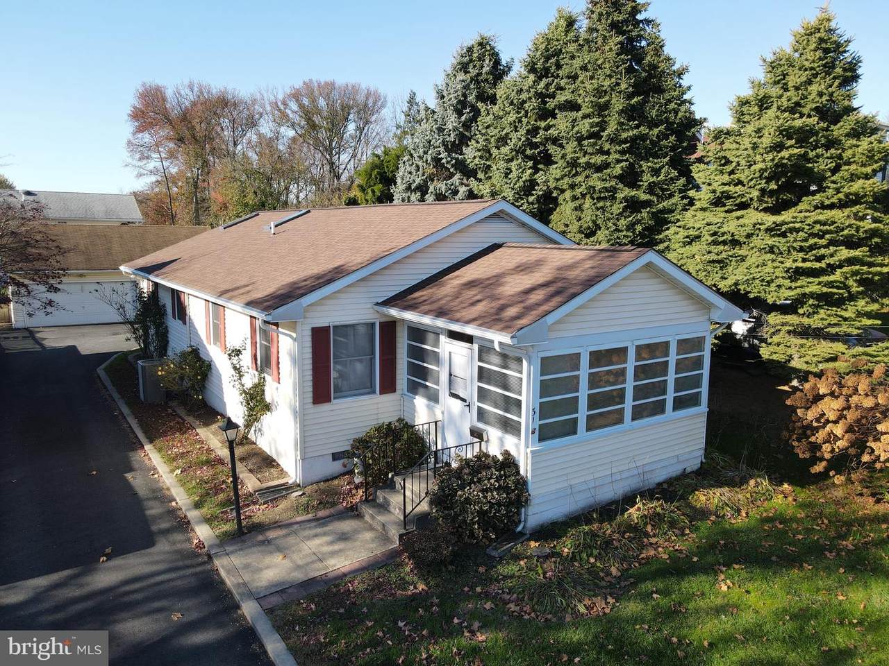 31 Manor Avenue - Photo 1