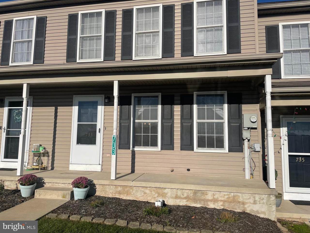 733 Knoll Drive - Photo 1
