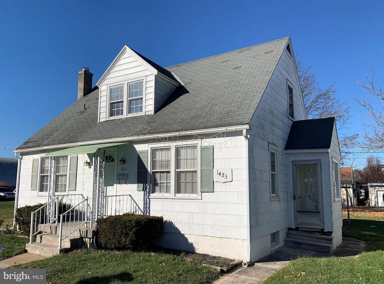 1423 Filbert Street - Photo 1