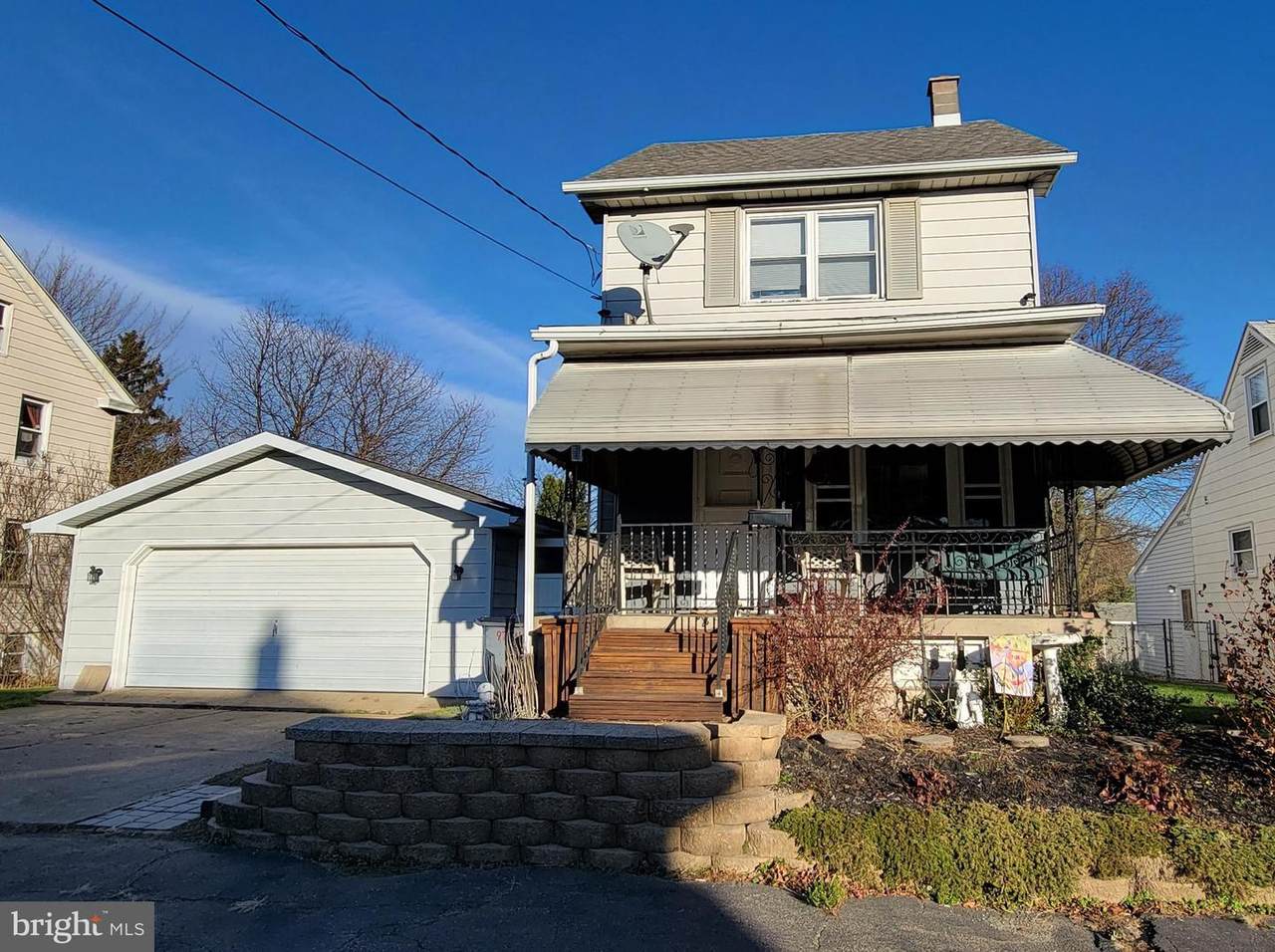 977 Locust Street - Photo 1