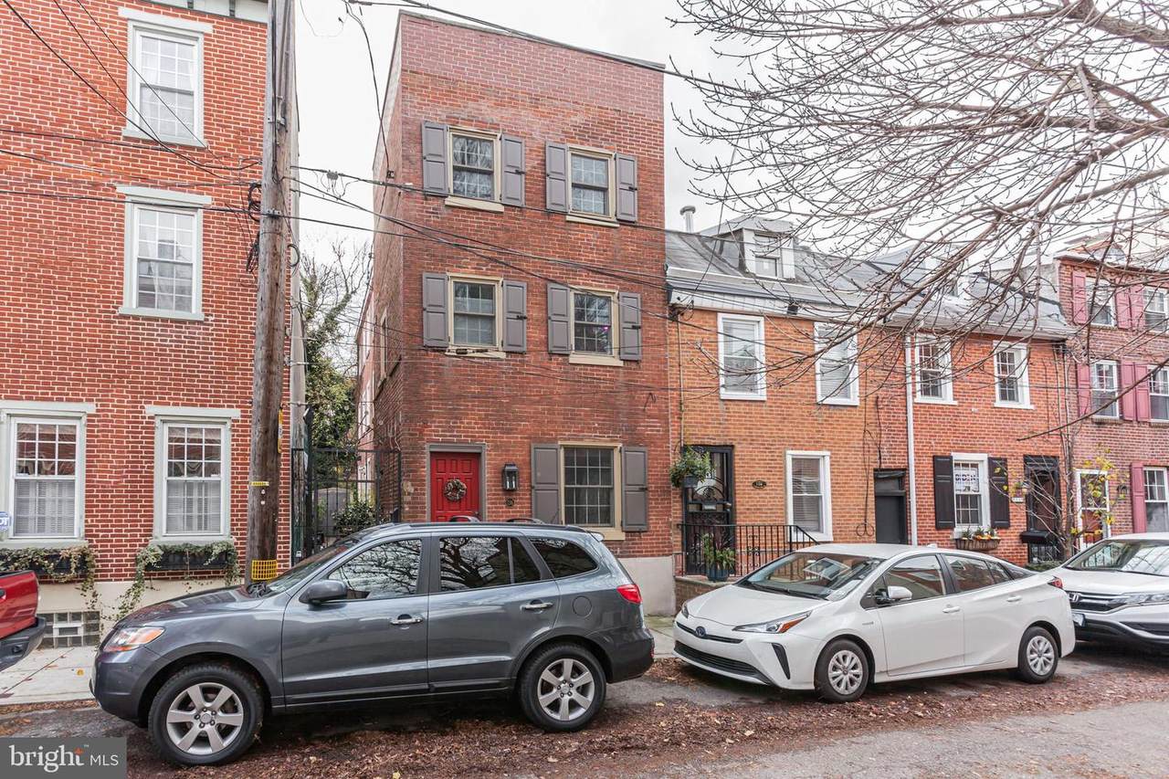 136 Carpenter Street - Photo 1