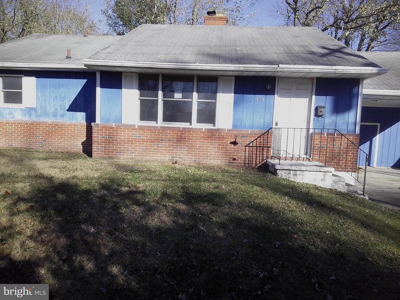 313 Porter Street - Photo 1