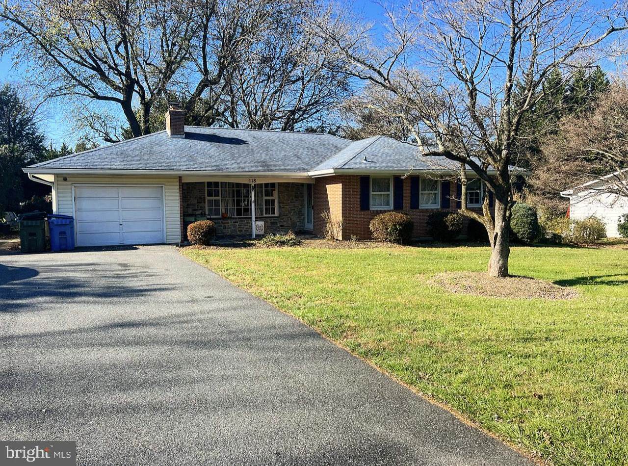 118 Lexington Road - Photo 1
