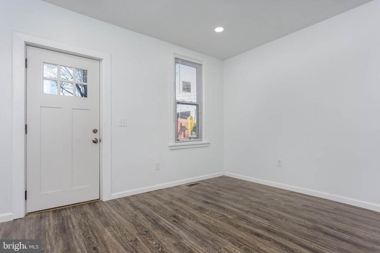 320 17TH Street - Photo 1