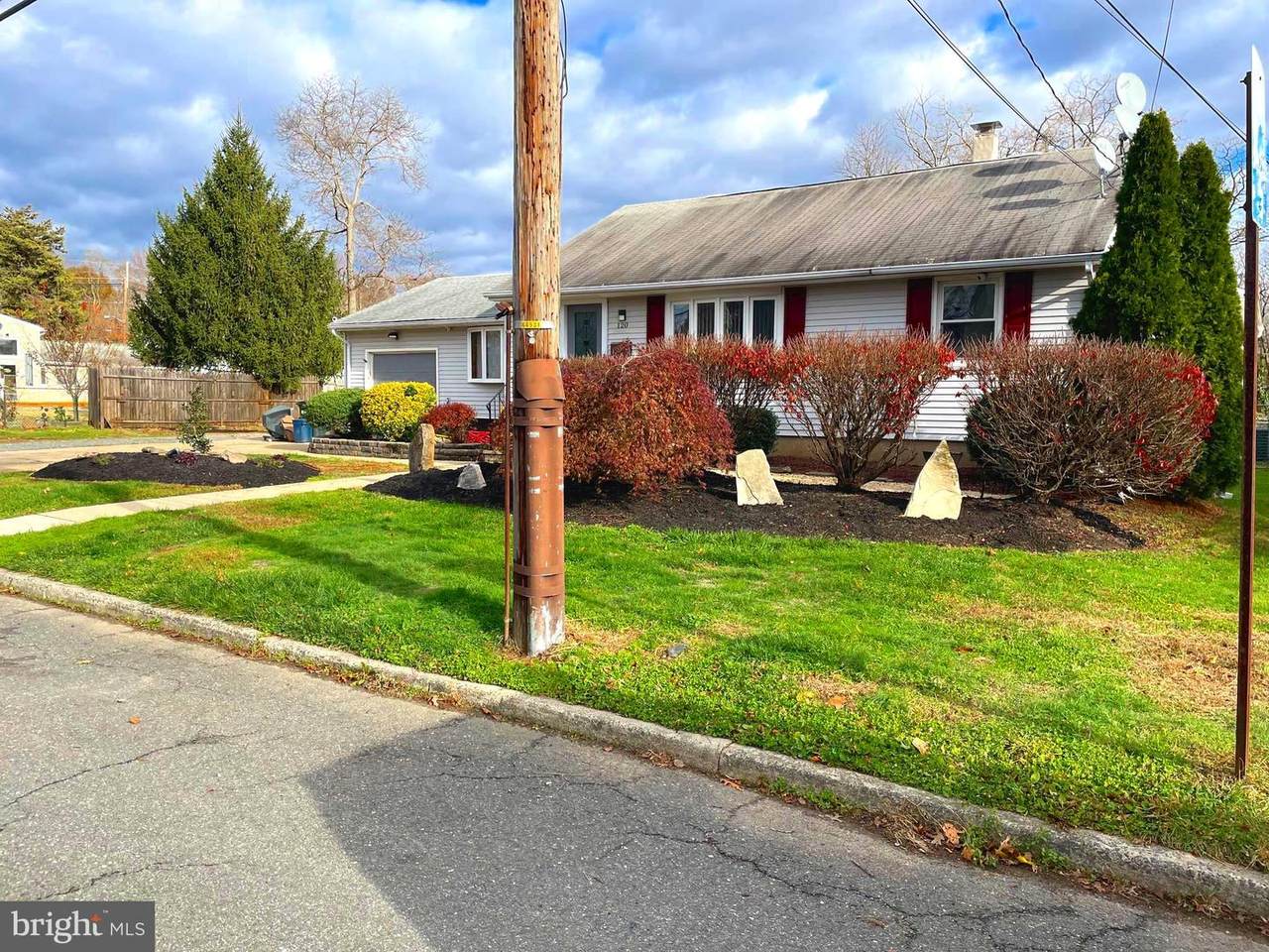 120 Manor Boulevard - Photo 1