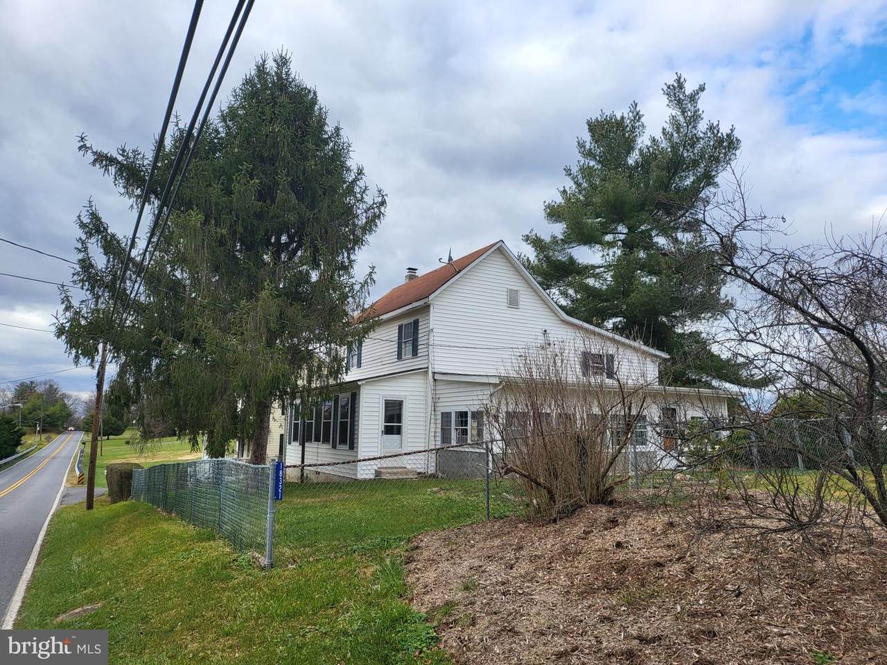 18321 Barnesville Road - Photo 1