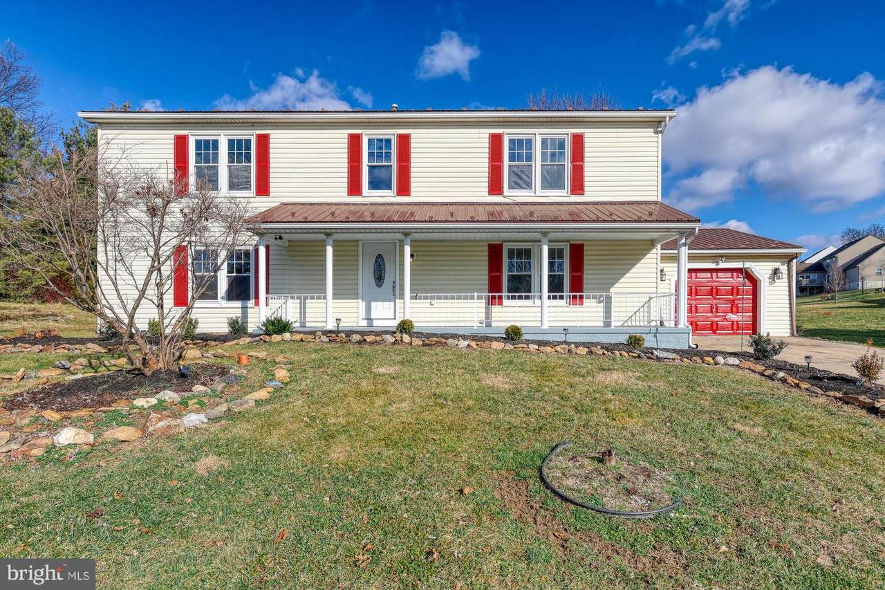 547 Crestwood Drive - Photo 1