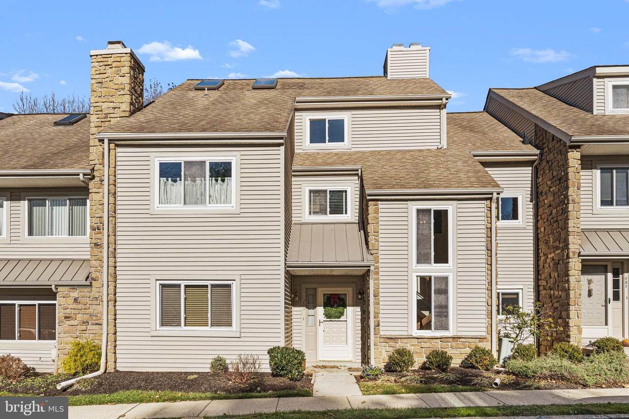 206 Paddock Drive - Photo 1