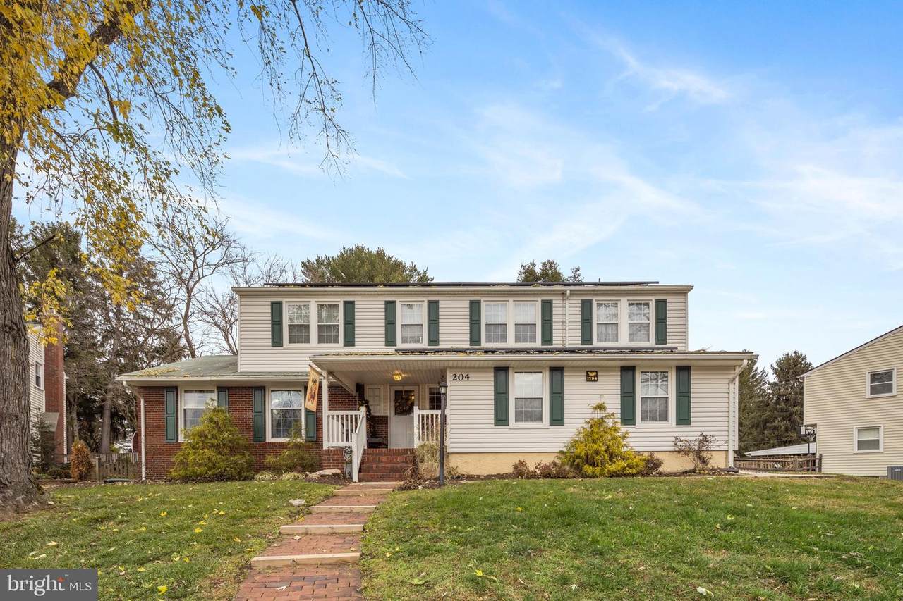 204 Woolwich Court - Photo 1
