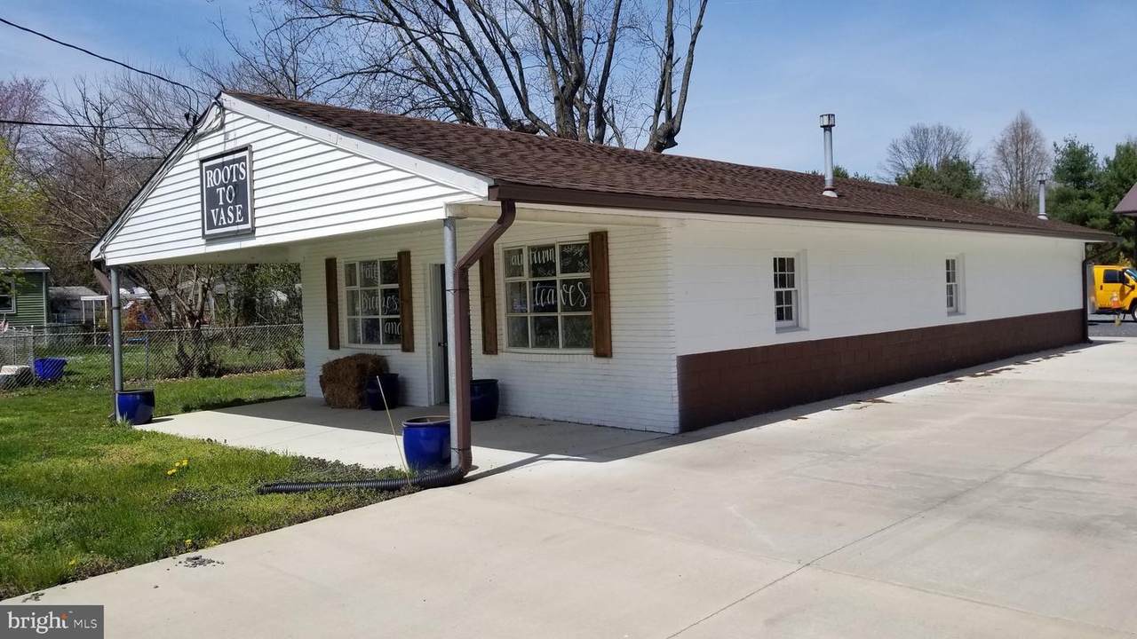 206 Sunset Road - Photo 1