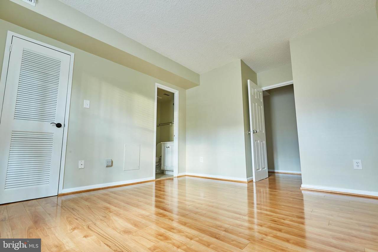 11649 Stoneview Square - Photo 1
