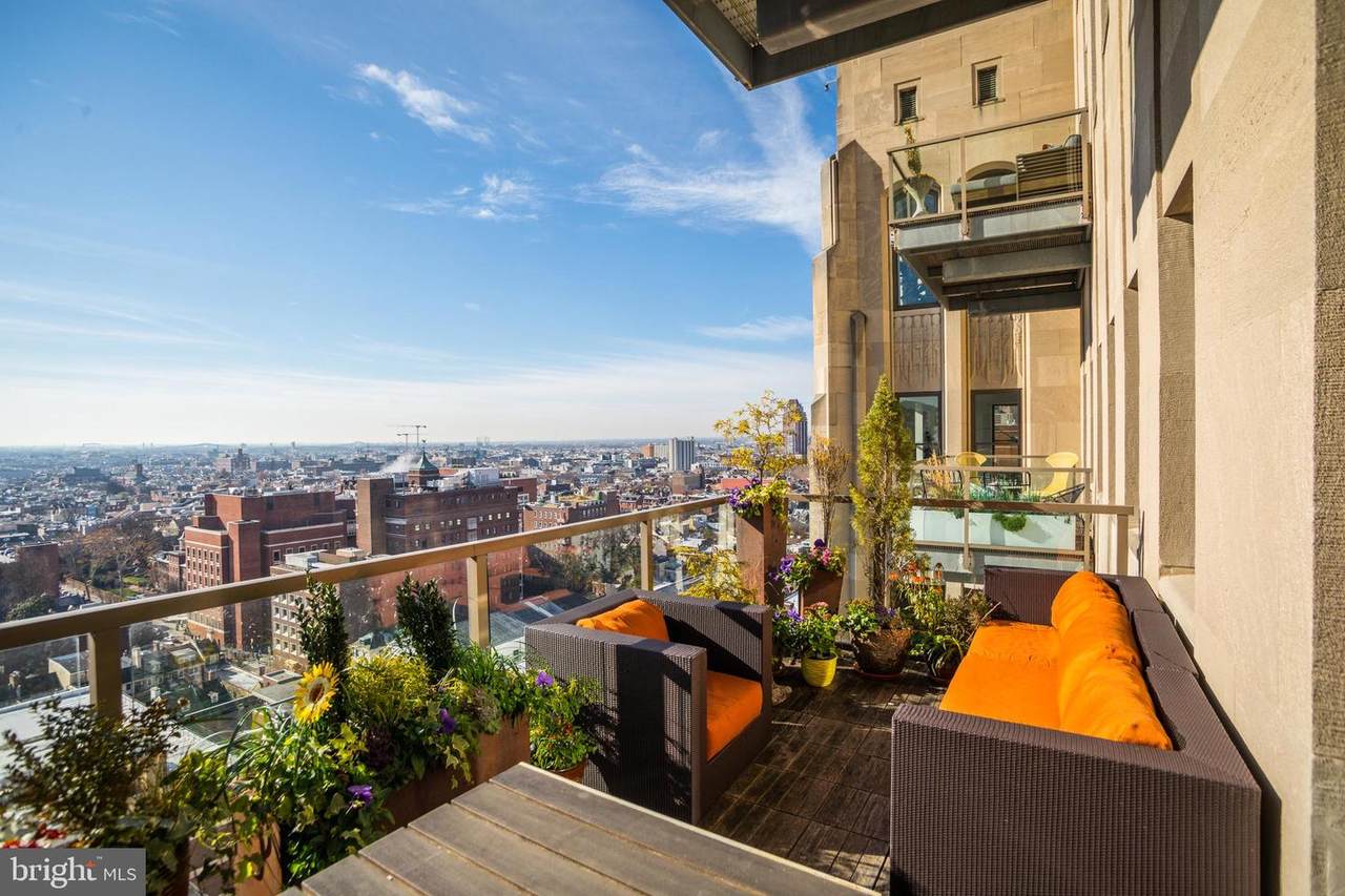 210 Washington Square - Photo 1