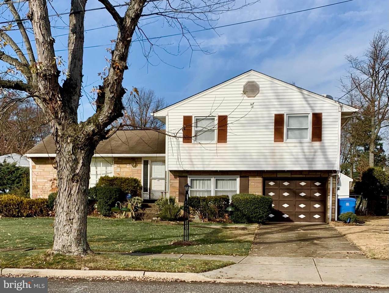 982 Kingston Drive - Photo 1