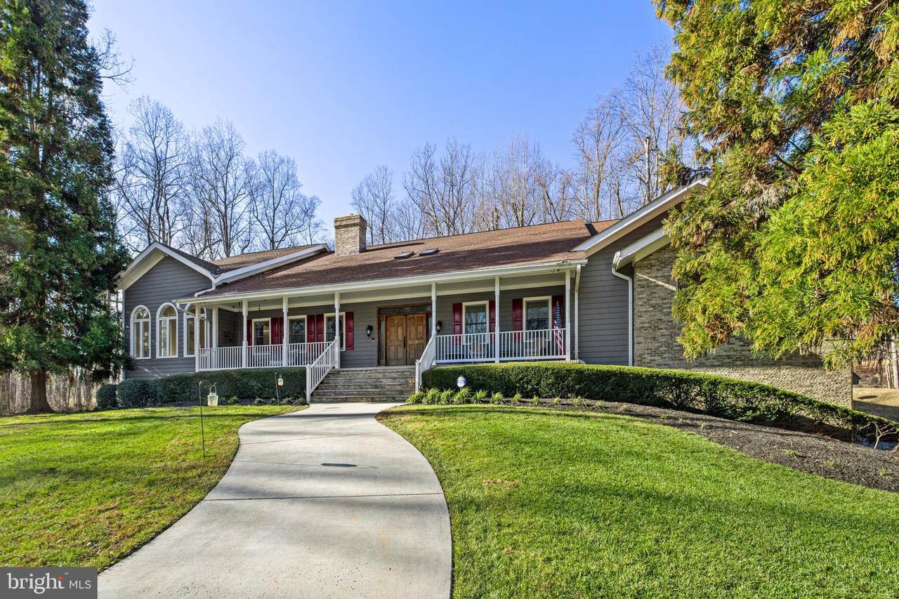 5862 Woodberry Court - Photo 1
