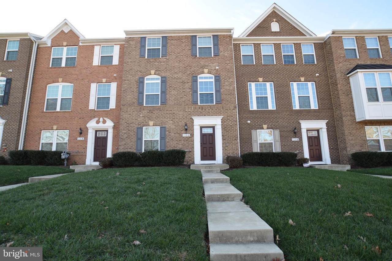 1106 Oakwood Street - Photo 1