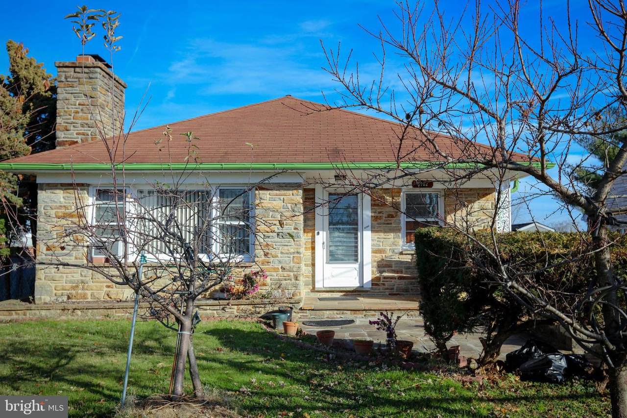 6102 Hamilton Avenue - Photo 1