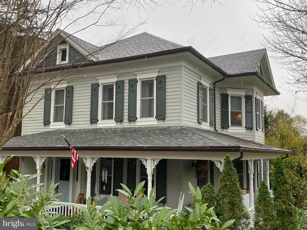 5360 Macarthur Boulevard - Photo 1