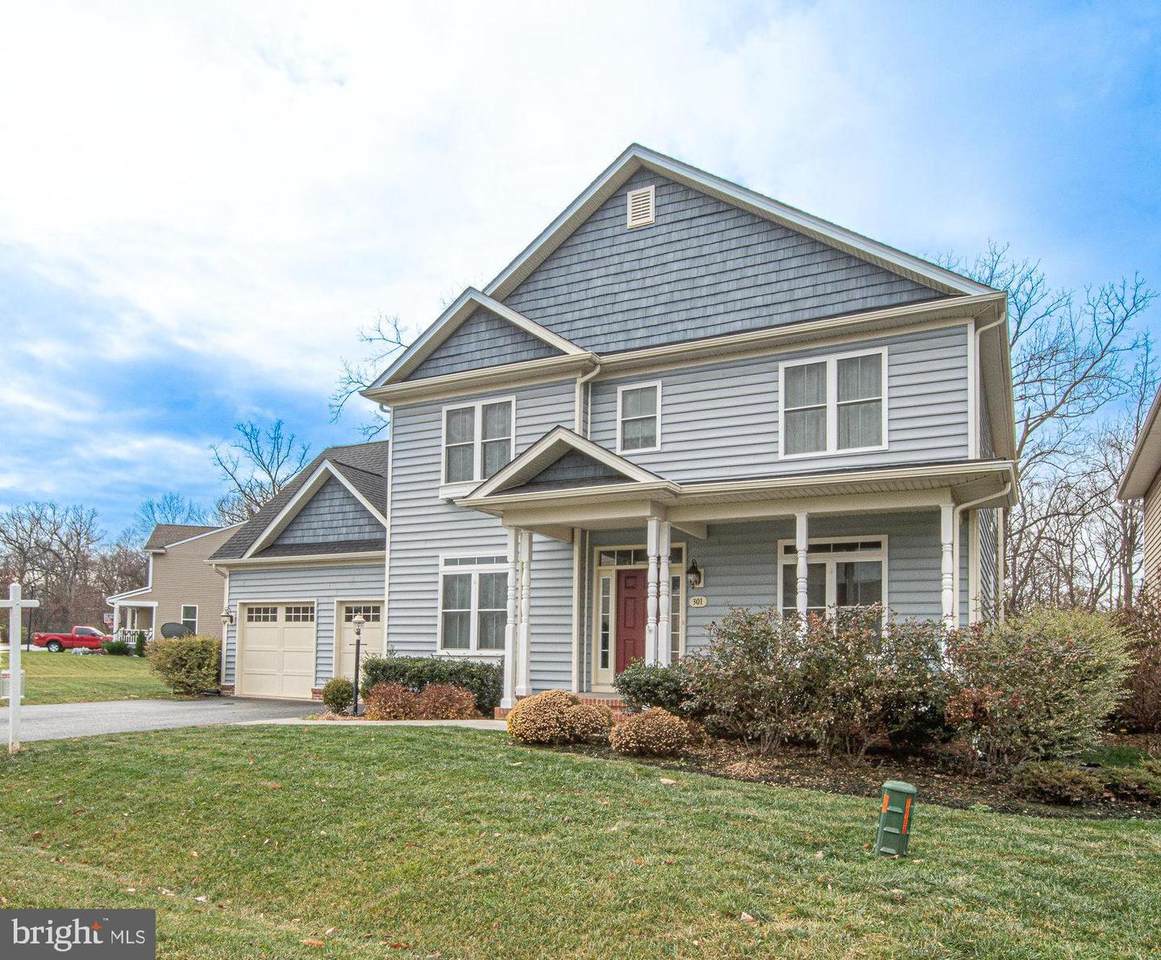 301 Green Meadow Court - Photo 1