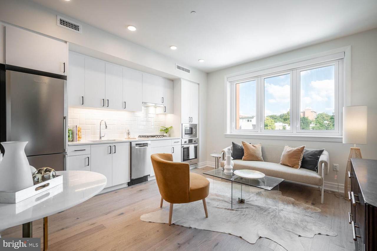 923 V Street - Photo 1