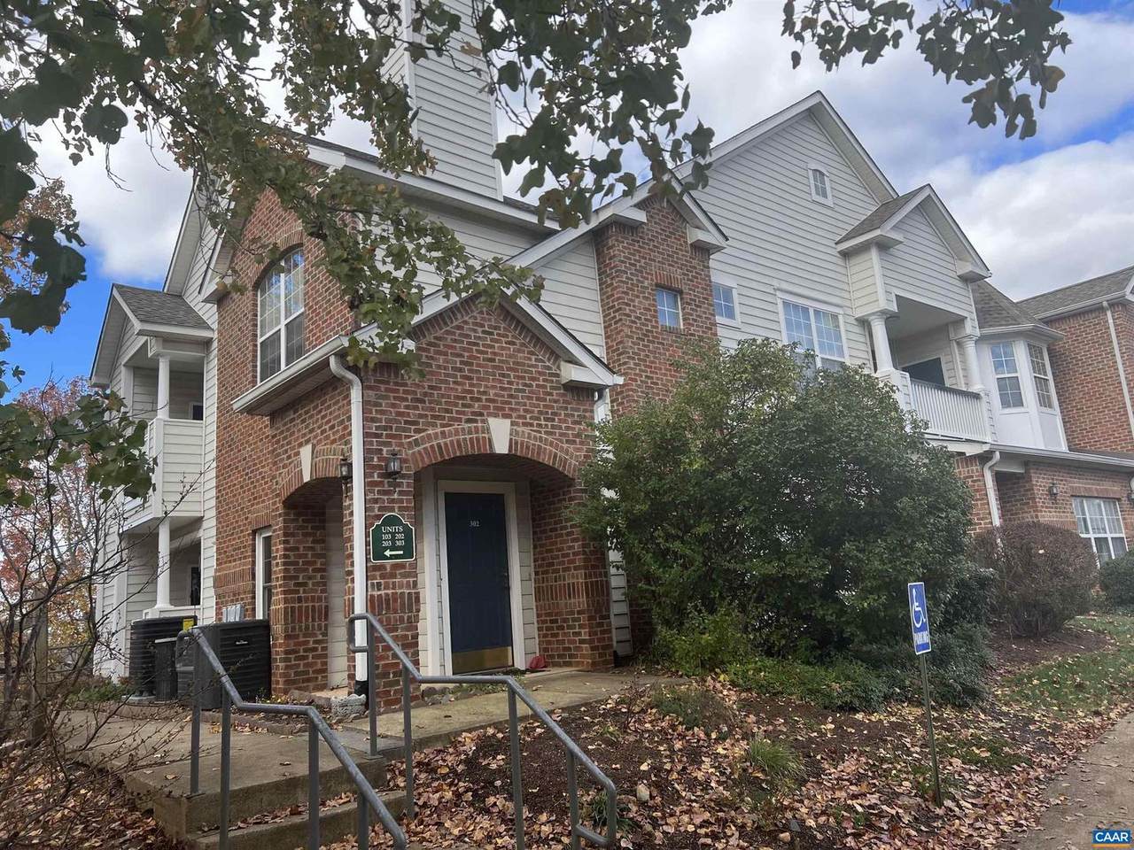 1055 Weybridge Ct - Photo 1