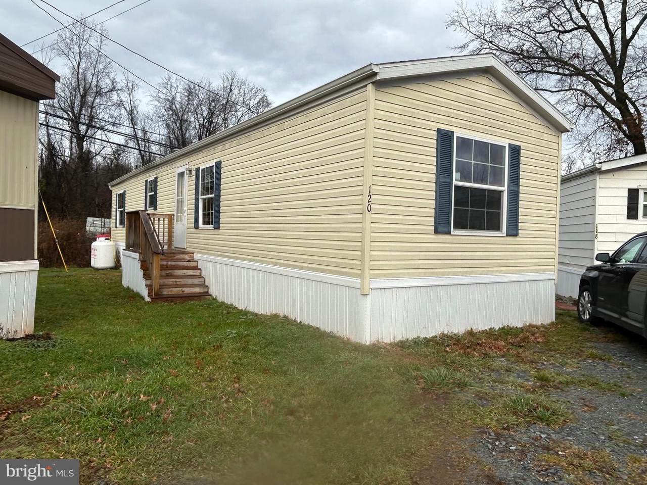 120 Raymond Lane - Photo 1