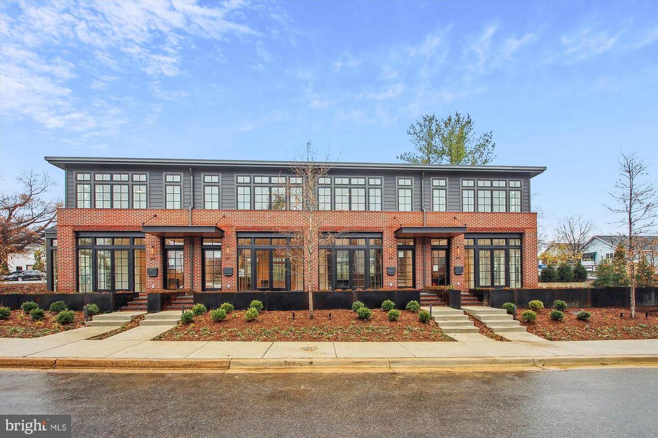 695 Giddings Ave - Photo 1